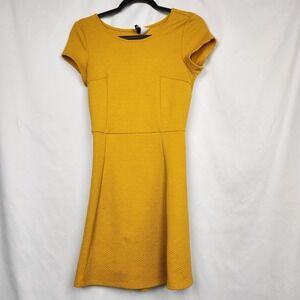 Divided By H&M Mini Dress Women's Sz 6 Yellow Stretch Short Sleeve Textured
